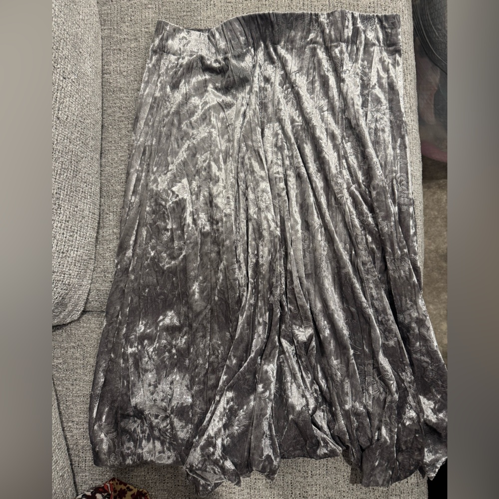 Floral Detail Gray Velvet Orly Skirt
